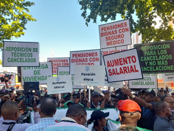 Profesionales Agropecuarios marchan hacia el Palacio Nacional