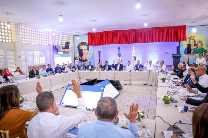 Luis Miguel De Camps formaliza la Mesa de los 5 Pilares en Santiago con énfasis en convivencia y armonía escolar