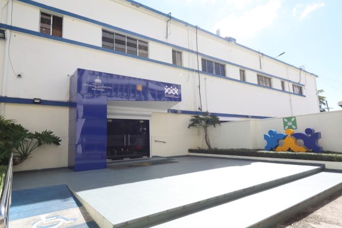 WhatsApp Image 2026-02-18 at 10.41.44 AM La institución explicó que estas inhabilidades pueden ser absolutas, cuando el impedimento se extiende a todos los entes, órganos e instituciones comprendidos en el ámbito de aplicación de la ley; o relativas, cuando la prohibición se circunscribe a un determinado ente, órgano o institución, conforme a los numerales 1 y 2 del referido artículo.