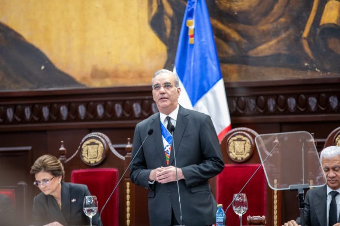 Un hito de especial relevancia es la consolidación de la estrategia HEARTS en el Primer Nivel de Atención. Este programa funciona bajo una modalidad plenamente gratuita donde el Estado cubre el costo integral de los tratamientos, asegurando que la falta de recursos no sea un impedimento para recibir atención médica de primer nivel.