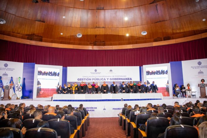 Presidente encabeza histórica graduación de 199 servidores públicos y fortalece la profesionalización del Estado