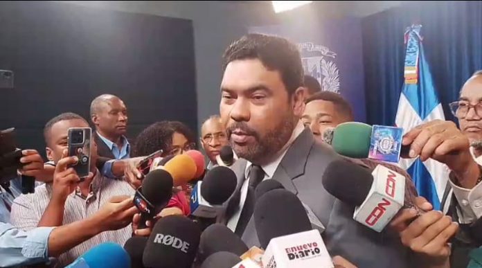 El legislador afirmó que esta medida fue analizada y respaldada por abogados de las distintas partes involucradas, quienes coincidieron en que se trata de una decisión de carácter jurídico y procedimental.