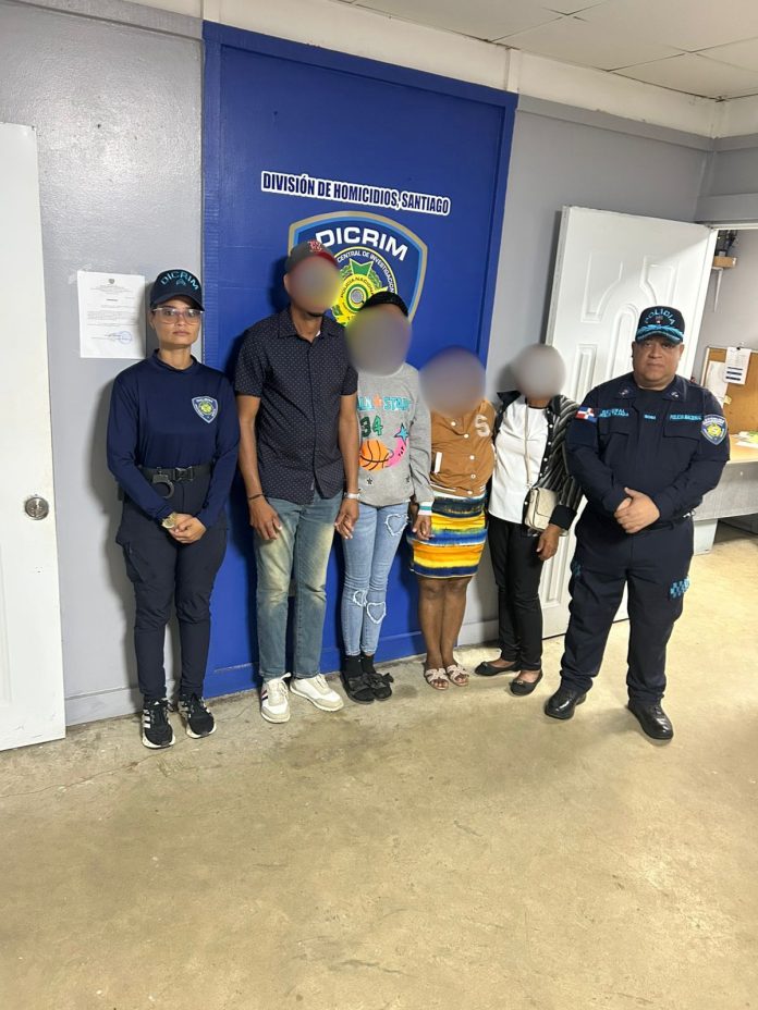 Policía localiza sana y salva adolescente reportada como desaparecida en Santiago