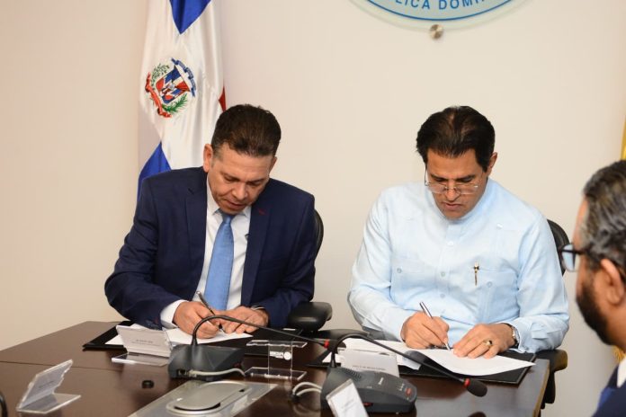 Proindustria y PUCMM firman acuerdo para impulsar la innovación y competitividad industrial en RD