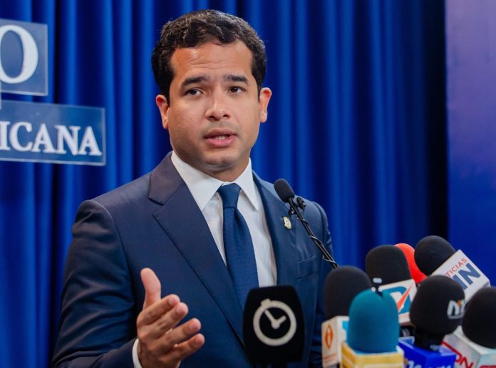 Omar Fernández sobre indexación salarial: "La ley habla de RD$52 mil, no menos"