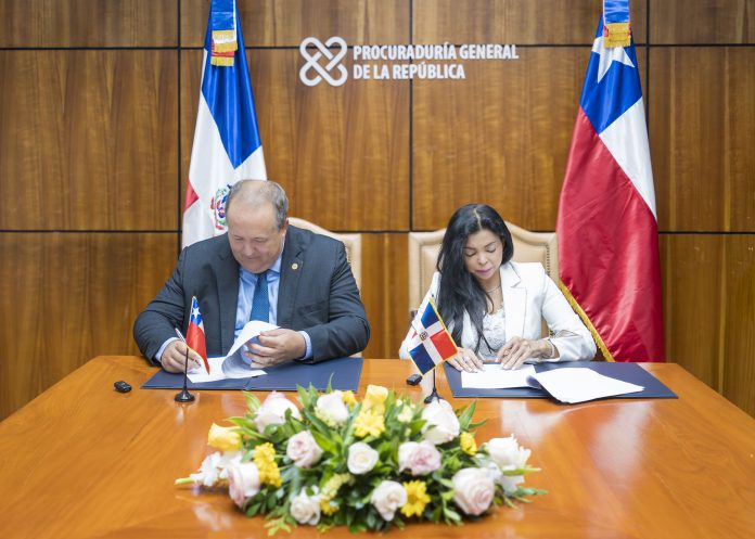 y Chile crean equipo conjunto para enfrentar la trata, el tráfico de migrantes y el lavado de activos  