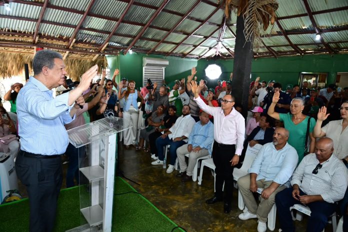 “Los astros se están alineando en favor de la Fuerza del Pueblo”, asegura Leonel al juramentar dirigentes del PRM y el PLD