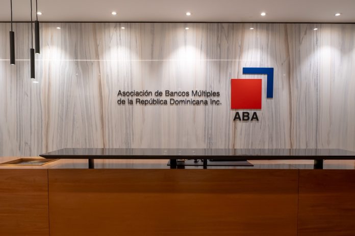 Pagos al instante movilizaron RD$4.8 billones en transferencias, 36 veces más que hace una década, informa la ABA