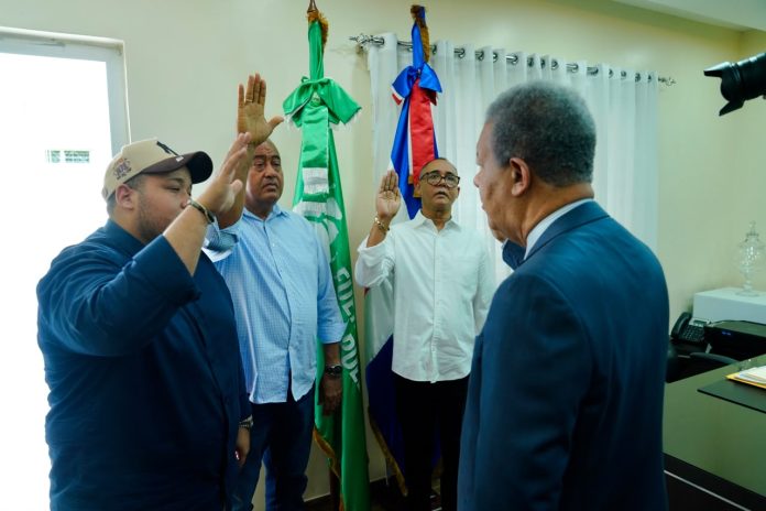 Visita de Leonel a María Trinidad Sánchez sigue generando nuevas adhesiones a la FP: juramenta otro regidor