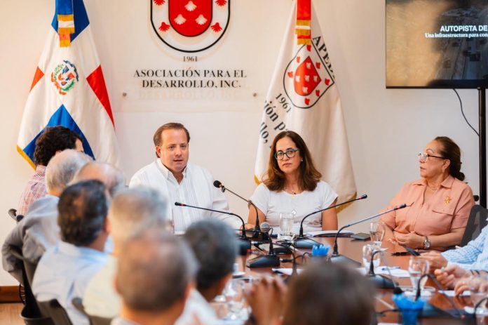 Empresarios de Santiago respaldan Autopista del Ámbar como eje estratégico para el desarrollo de la región Norte