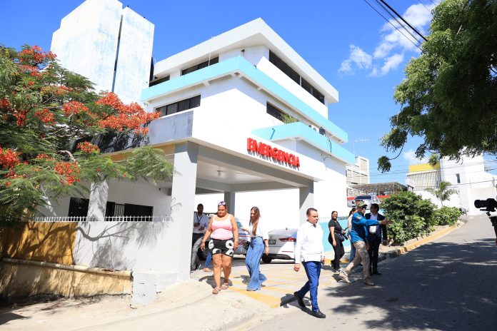 Director del SNS realiza visitas no programadas a centros de salud de Santiago Oeste y dispone mejoras