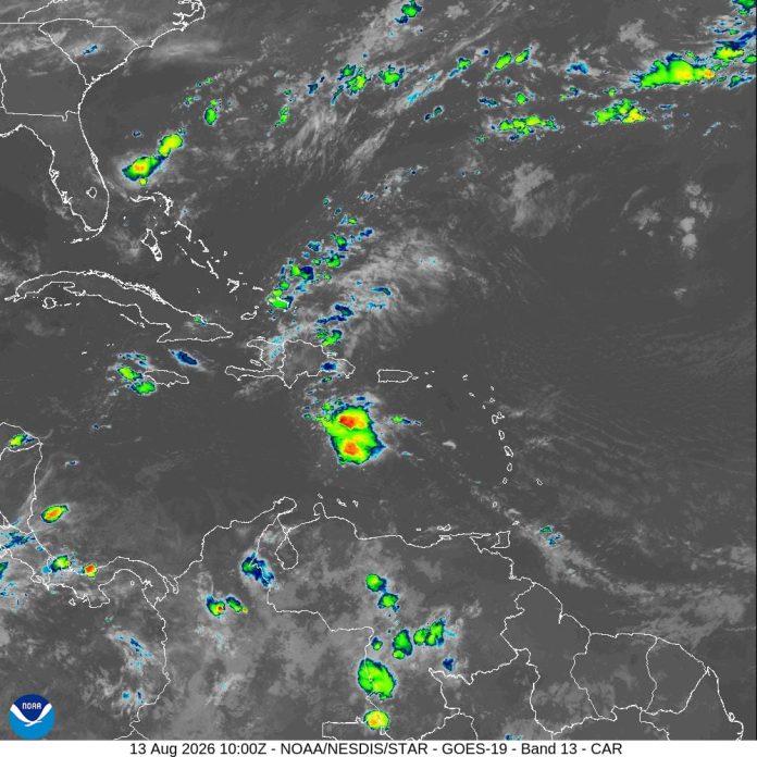 Indomet: Onda tropical y vaguada producirán aguaceros, tormentas eléctricas y ráfagas de viento en varias provincias