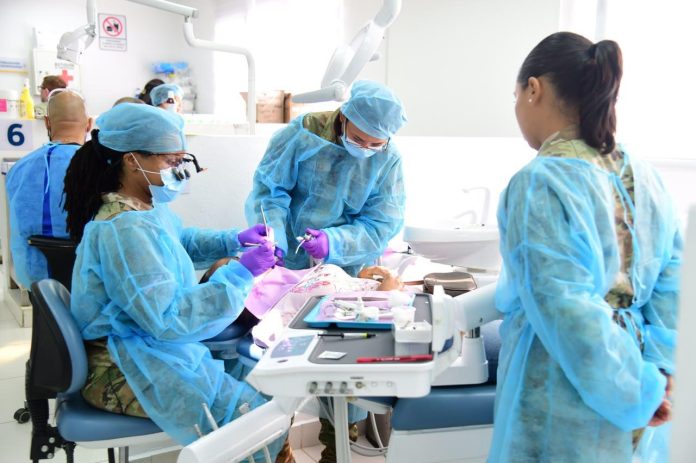 Ministerio de Salud y Comando Sur de los EE. UU. llevan servicios médicos gratuitos a 1,900 personas de La Vega
