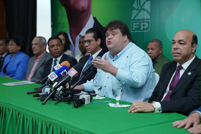 Raúl Martínez pide a Ética investigar caso de Bienes Nacionales Raúl Martínez pide a Ética investigar caso de Bienes Nacionales