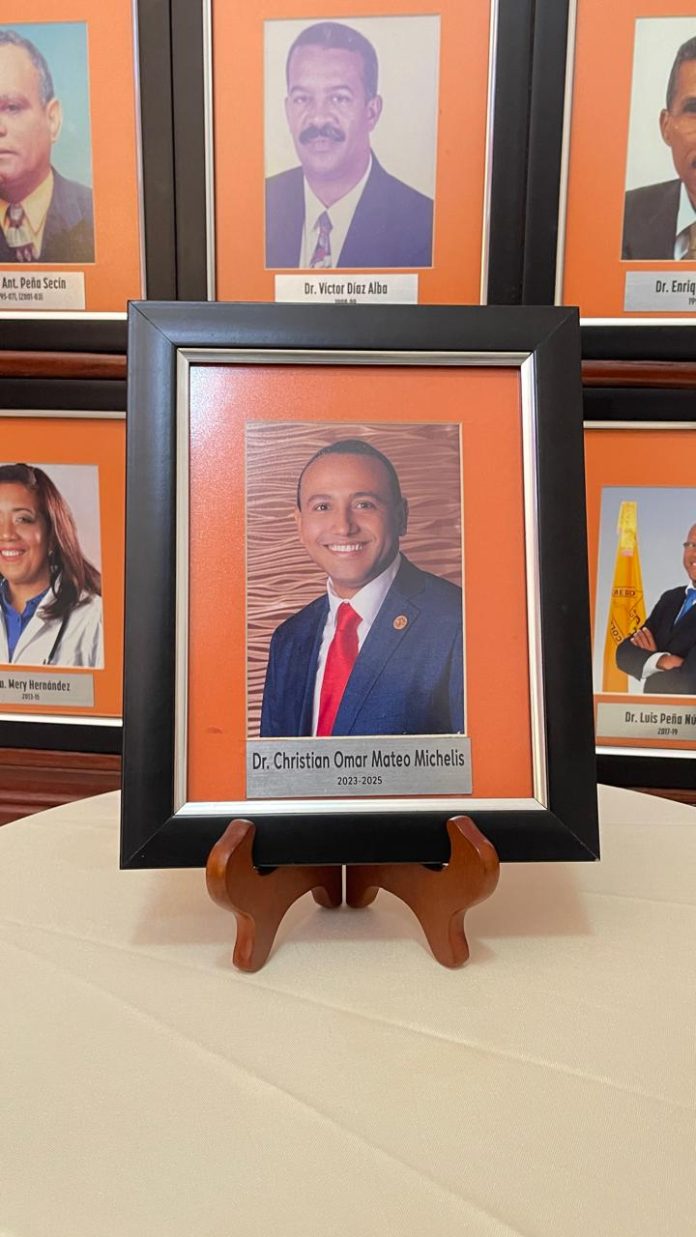 Develan retrato del Dr. Christian Mateo Michelis en el marco de la Semana del Médico