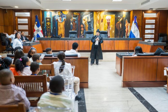 Hijos de los servidores del Ministerio Público participan en programa “Fiscal por un día”