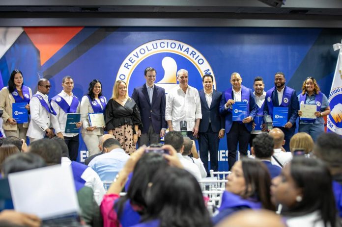 Abinader marca rumbo en el PRM: apuesta por formar sus cuadros para ejercer el poder