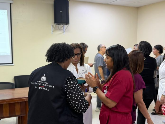 Salud Pública mantiene desplegados cinco equipos especializados para fortalecer atención materna y neonatal en hospitales