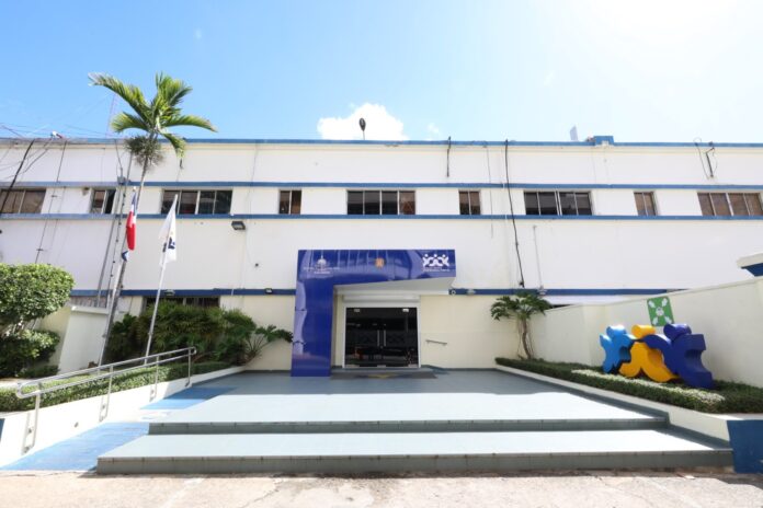 DGCP analiza adjudicaciones del almuerzo escolar y verifica contratos suspendidos por el INABIE