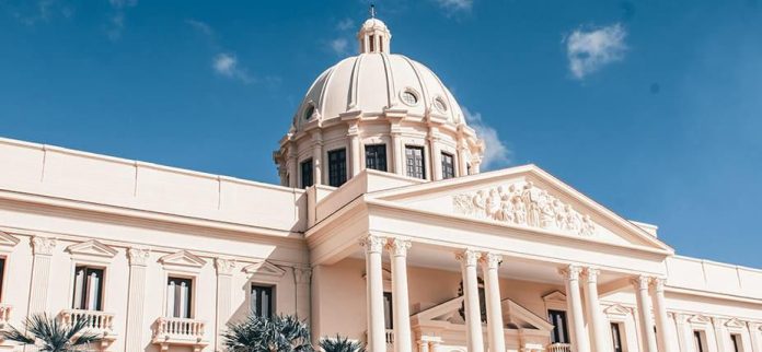 El jefe de Estado destacó que la solidaridad entre los pueblos dominicano y venezolano es histórica y reafirmó la disposición del país a colaborar con los esfuerzos dirigidos al restablecimiento de la democracia, la paz y la concordia nacional en territorio venezolano.