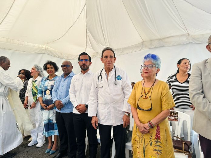 El 21 de enero es que se celebra Día Nacional de la Virgen de la Altagracia, pero el altruista médico explicó que se ofició esta misa este lunes 19 debido a la gran cantidad de actividades que se realizan en la fecha festiva.