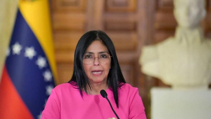 El cambio más llamativo fue la fusión del Ministerio de Industrias y Producción Nacional con el de Comercio Nacional en una "nueva instancia" que será dirigida por Luis Villegas. Con esa medida, Saab quedó fuera del gabinete.