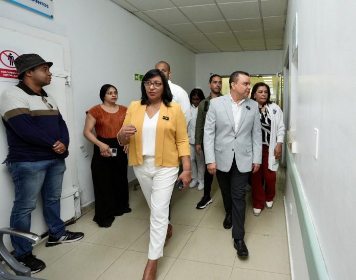 Director del SNS visita sin previo aviso los hospitales Robert Reid Cabral y Evangelina Rodríguez