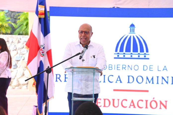 Pacheco destacó que el PRM nació con la misión de transformar la República Dominicana y que, once años después de su fundación, continúa consolidándose como el principal instrumento de cambio del país, impulsando reformas, fortaleciendo la institucionalidad democrática y promoviendo una visión moderna de gobernanza.