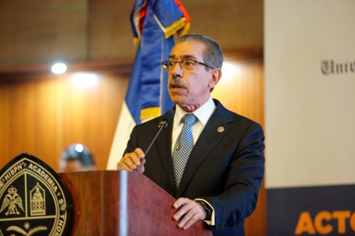 Doctor Asjana inscribe candidatura rectoria de la UASD