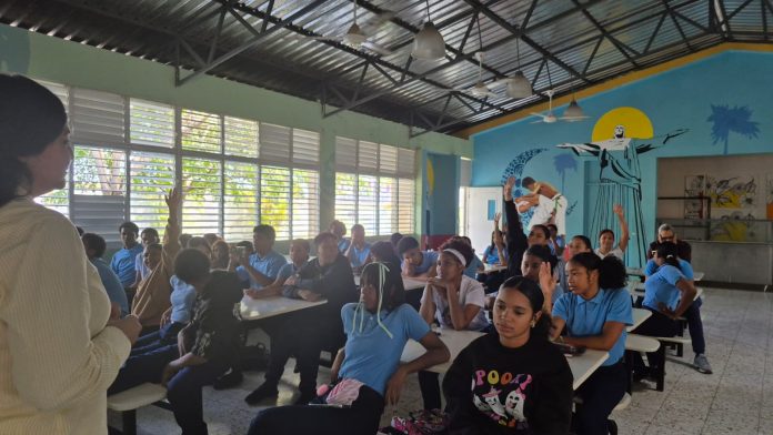 La iniciativa contó con una excelente acogida por parte del profesorado y los estudiantes, quienes participaron activamente, realizaron preguntas y compartieron inquietudes, evidenciando el interés y la necesidad de continuar fortaleciendo espacios de orientación y psicoeducación en los centros educativos.