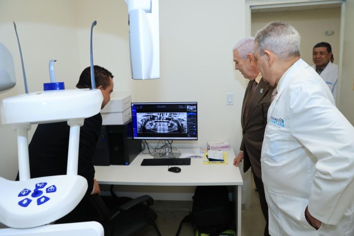 SNS fortalece atención de salud bucal con entrega de tomógrafos dentales y panorámicos en ocho hospitales, con una inversión total que supera los 63 millones de pesos
