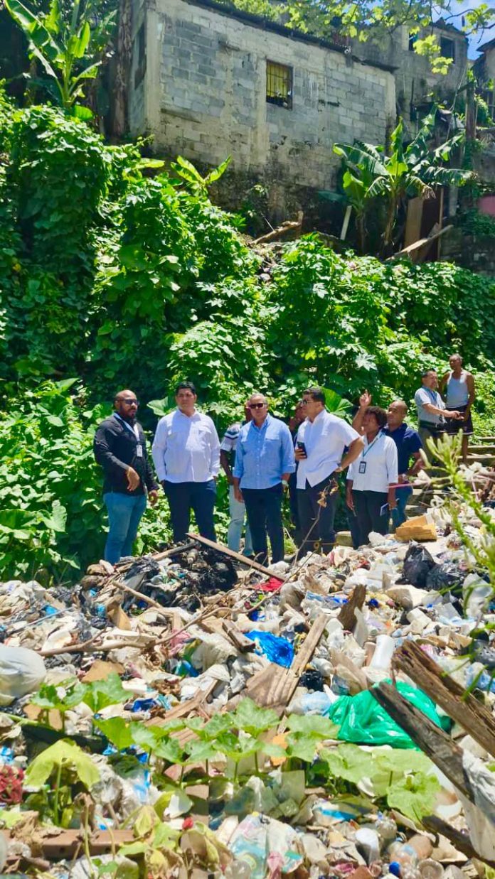 Alcaldía de Santo Domingo Este y Eco5 RD intervienen Parque La Barquita