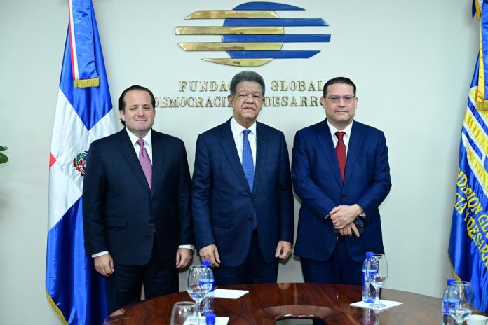 Leonel valora diálogo “cordial y respetuoso” con comisión oficial y sostiene que los sacrificios debe asumirlos el Gobierno y ser comunicados con transparencia