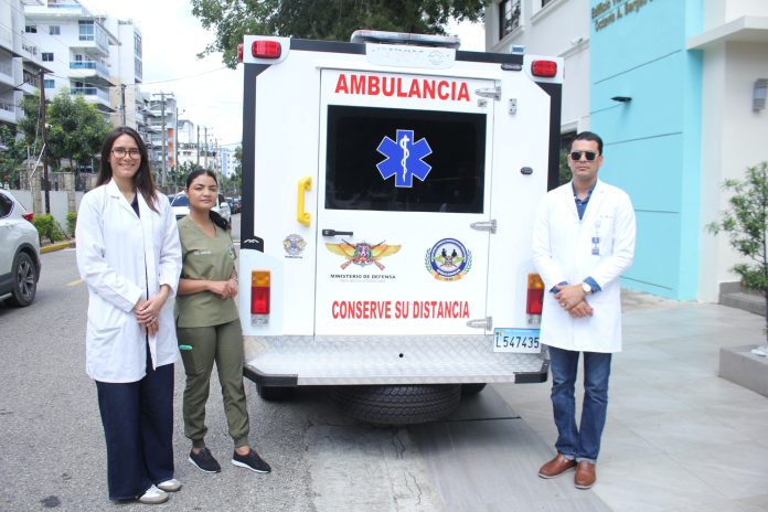 Ministro de Defensa entrega ambulancia para mejorar traslados médicos de militares retirados