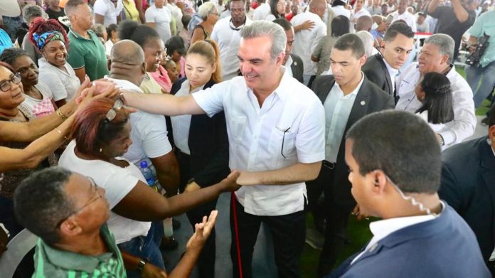 Abinader entregará títulos de propiedad, tres techados escolares y remozamiento de club Los Cachorros