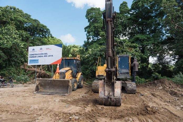 Ministro Ito Bisonó inicia construcción del Parque Lineal Río Jaya, en San Francisco de Macorís