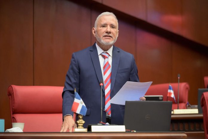 Taveras Guzmán renuncia del PRM y queda indepediente en el Senado