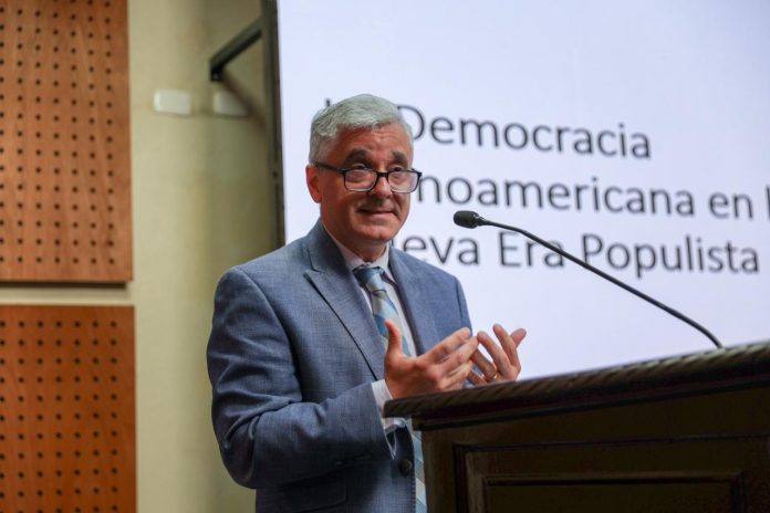 Politólogo estadounidense, Steven Levitsky, imparte en el Senado de la República la conferencia "Estado de la Democracia en América Latina”