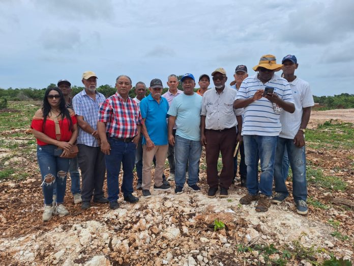 CDP y propietarios de terrenos denuncian invasión de propiedades en Boca Chica CDP y propietarios de terrenos denuncian invasión de propiedades en Boca Chica