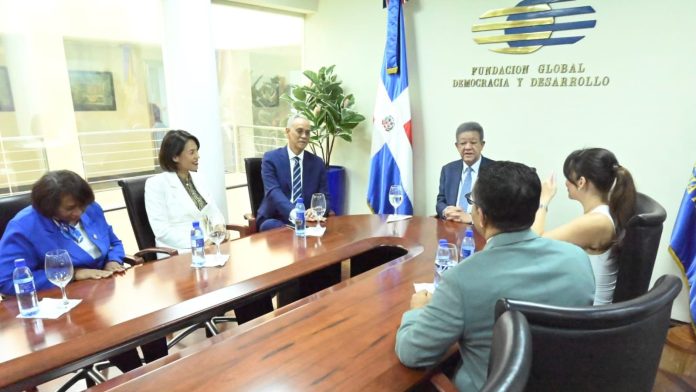 Leonel Fernández recibió a la presidenta del Parlamento Centroamericano, Carla Gutiérrez