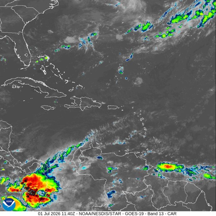 Indomet: Vaguada seguirá generando aguaceros y tormentas eléctricas durante la tarde de este miércoles.* Temperaturas se mantendrán calurosas en todo el país Santo Domingo, R.D., miércoles 1 de julio de 2026. – El Instituto Dominicano de Meteorología (Indomet) informó que una vaguada seguirá generando, durante la tarde de este miércoles, nublados acompañados de aguaceros, localmente fuertes en ocasiones, tormentas eléctricas y posibles ráfagas de viento en provincias del noreste, sureste, suroeste, cordillera Central y zona fronteriza del país. La institución explicó que, en horas de la mañana, se presentarán chubascos sobre localidades de San Cristóbal, El Seibo, San Pedro de Macorís y Samaná, entre otras áreas, producto de la nubosidad transportada por el viento hacia el territorio nacional. El organismo agregó que, durante la tarde y las primeras horas de la noche, los efectos de la vaguada, en combinación con la humedad dejada tras el paso de la onda tropical y el calentamiento vespertino, provocarán nublados acompañados de aguaceros, localmente fuertes en ocasiones, tormentas eléctricas y posibles ráfagas de viento sobre las provincias El Seibo, Hato Mayor, Monte Plata, Duarte, Sánchez Ramírez, Espaillat, La Vega, Monseñor Nouel y Santiago. Estas condiciones también se extenderán hacia San José de Ocoa, San Juan, Azua, Valverde, Santiago Rodríguez, Elías Piña, Dajabón, Monte Cristi, Independencia y Bahoruco. Durante la madrugada, continuarán ocurriendo algunos chubascos hacia localidades de la costa sur. Con relación a las temperaturas, la entidad destacó que continuará la sensación térmica elevada debido al aumento de la humedad, la época del año y la presencia de polvo del Sahara. En ese sentido, recomendó a la población mantenerse bien hidratada, usar ropa ligera y de colores claros, así como evitar la exposición prolongada al sol entre las 11:00 de la mañana y las 4:00 de la tarde.