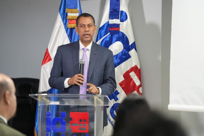 Gómez Mazara llama a universidades liderar transformación digital del país