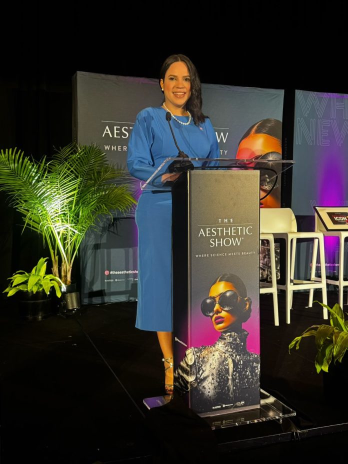 Médica dominicana presenta investigación sobre obesidad y medicina estética en congreso internacional de Las Vegas Médica dominicana presenta investigación sobre obesidad y medicina estética en congreso internacional de Las Vegas