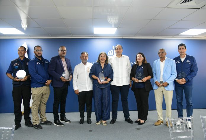 Salud reconoce labor del Equipo Médico de Emergencia tras misión humanitaria en Venezuela