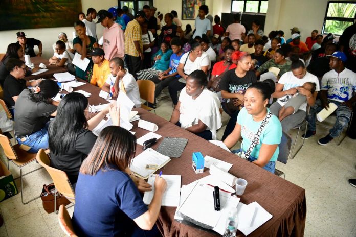 JCE beneficia a 1,762 ciudadanos en Bajos de Haina durante la "Semana de los Registros Civiles de AL y el Caribe"