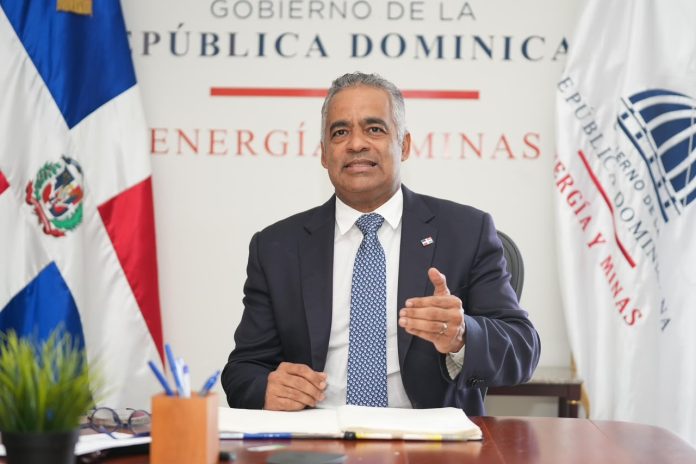 Ministro Joel Santos llama a entidades públicas, empresas y población a ahorrar energía ante el intenso calor y la alta demanda prevista para agosto