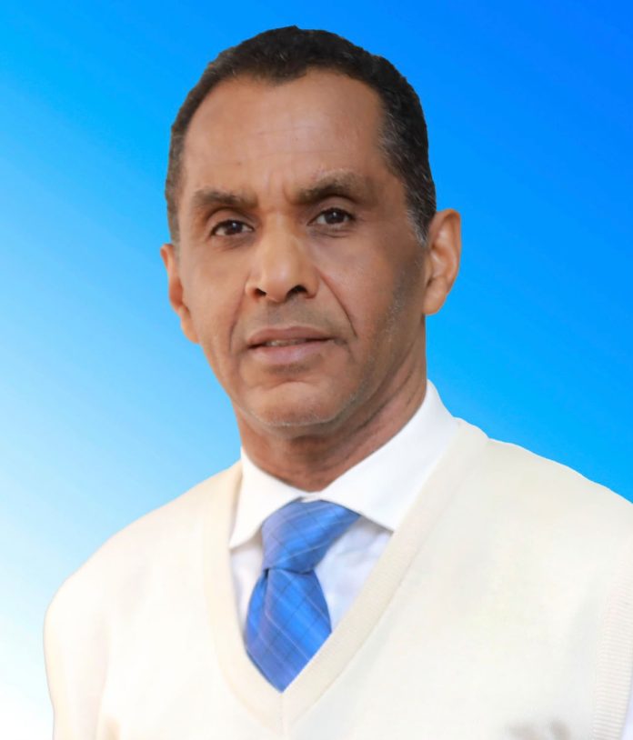 Eloy Tejera es periodista y actualmente director de Relaciones Públicas y Comunicaciones del Instituto Dominicano de las Telecomunicaciones (INDOTEL).