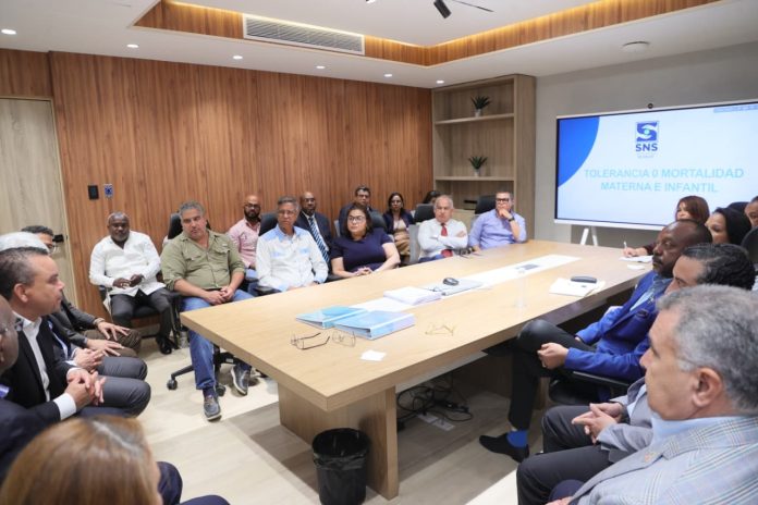 SNS y sociedades médicas coordinan acciones para fortalecer atención materna y neonatal