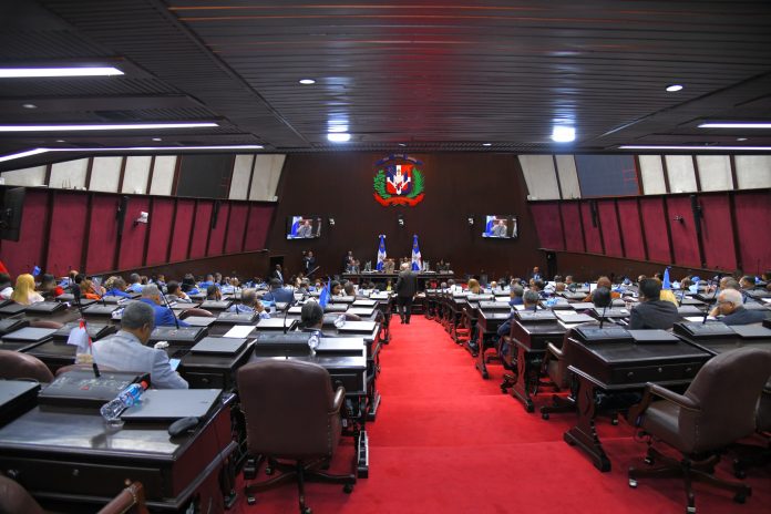 Diputados aprueban en segunda discusión proyecto que obliga la inclusión de la asignatura de moral y cívica en sistema educativo