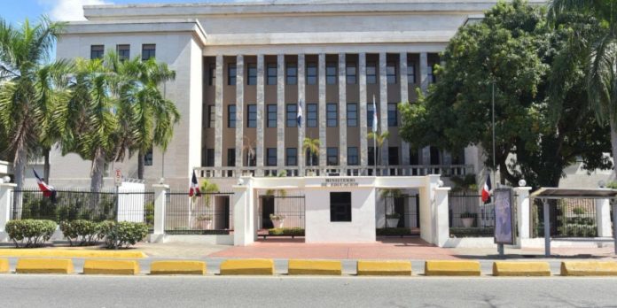 El Centro de Pensamiento Estratégico Dominicano realizará el primer estudio socioeconómico sobre la relación domínico-haitiana El Centro de Pensamiento Estratégico Dominicano realizará el primer estudio socioeconómico sobre la relación domínico-haitiana